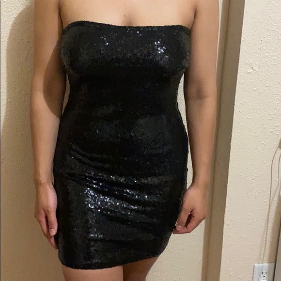 Little black sequin dress - Picture 2 of 6